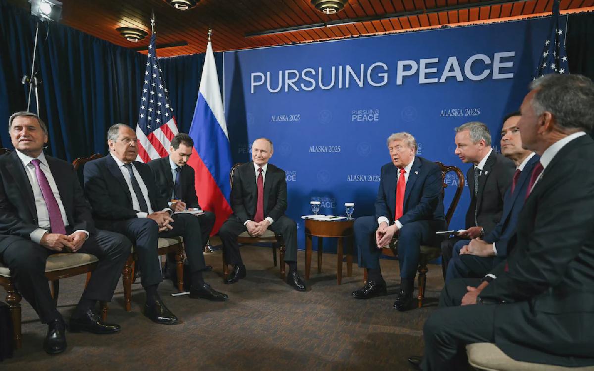 Trump and Putin - Political Thriller at the US Military Base